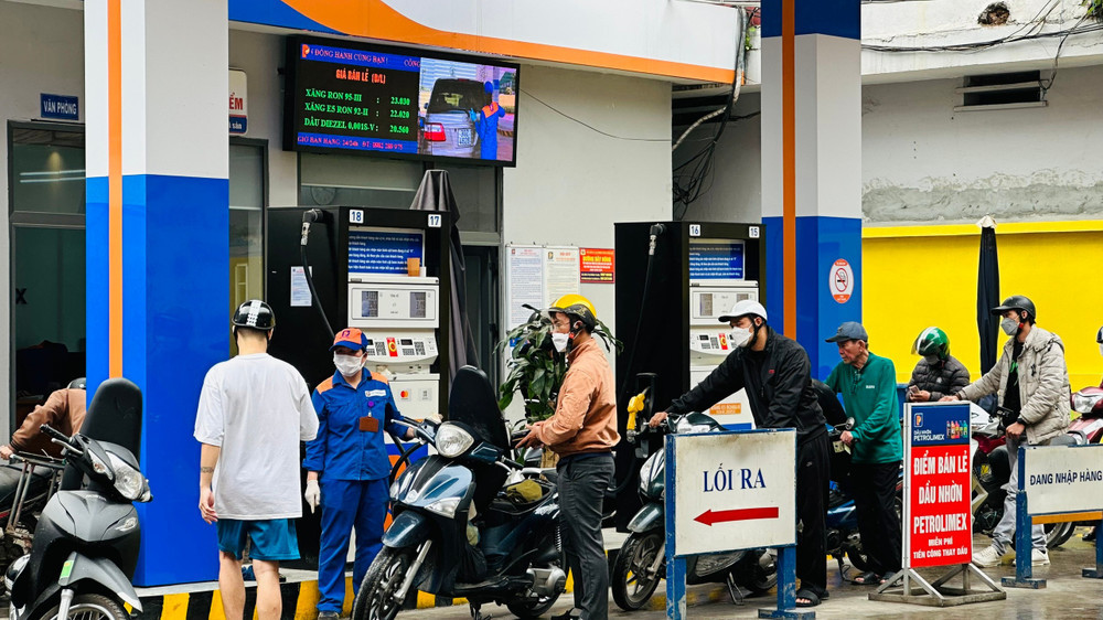 Từ Lệnh Cấm Xe Xăng Đến Cơ Hội Vàng: Tương Lai Nào Cho Nhà Đầu Tư